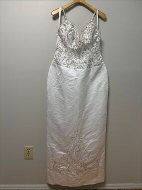 Vintage Mary's Bridal 5743 Satin Beaded Wedding Dress Size 14 Detachable Train